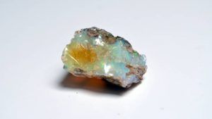 Подходят ли украшения с опалом блондинкам