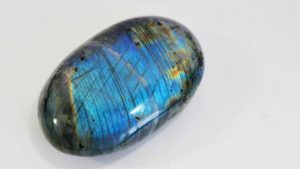 Подходят ли украшения с опалом шатенкам