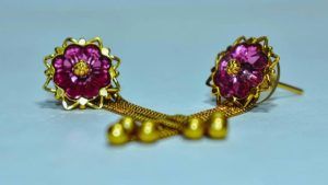 Серьги с фиолетовыми камнями: какие бывают и кому пойдут