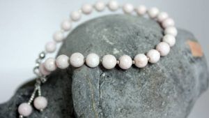 Украшения с кахолонгом для Скорпионов: подходят или нет?