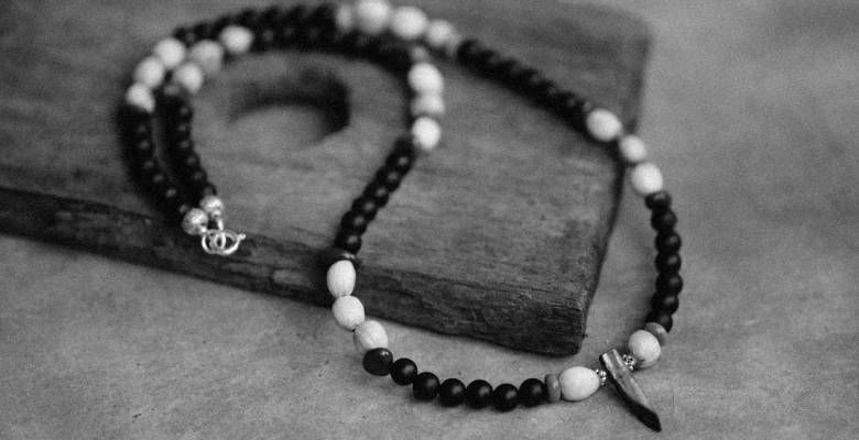 Украшения с кахолонгом для Змееносцев: подходят или нет?