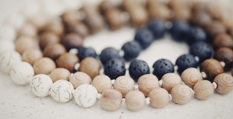 Украшения с кахолонгом для Козерогов: подходят или нет?