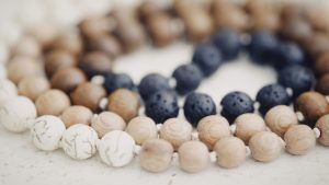 Украшения с кахолонгом для Козерогов: подходят или нет?