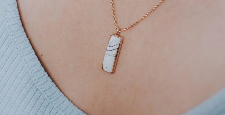 Украшения с кахолонгом для Овнов: подходят или нет?