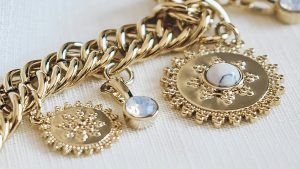 Украшения с кахолонгом для Рыб: подходят или нет?