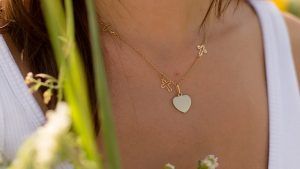 Украшения с кахолонгом для Тельцов: подходят или нет?