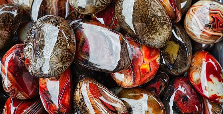 Подходят ли украшения с агатами брюнеткам