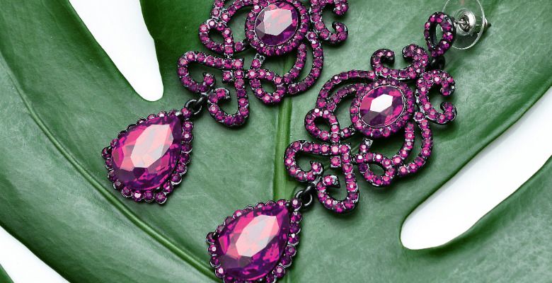 Серьги с розовыми камнями: какие бывают и кому пойдут