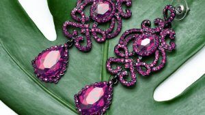 Серьги с розовыми камнями: какие бывают и кому пойдут