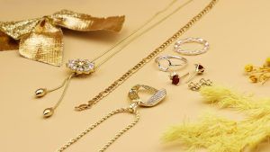 Подходят ли украшения с гранатом русоволосым дамам