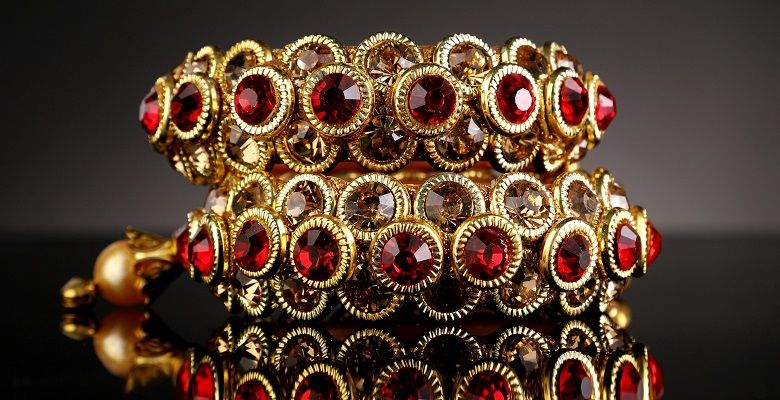 Подходят ли украшения с гранатом рыжеволосым