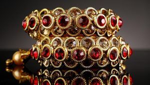 Подходят ли украшения с гранатом рыжеволосым