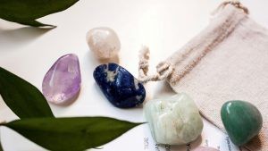 Подходят ли украшения с лазуритом блондинкам