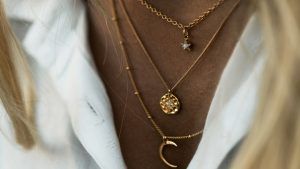 Подходят ли золотые украшения для блондинок Подходят ли золотые украшения для блондинок