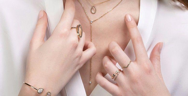 Подходят ли золотые украшения для девушек с рыжими волосами