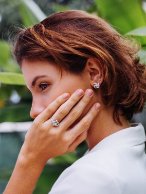 украшения с бриллиантом