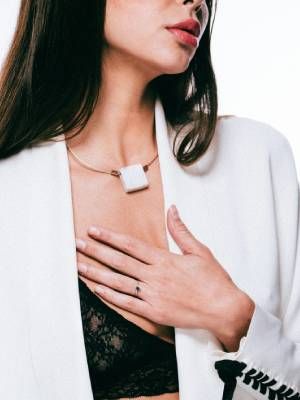 колье с кахолонгом