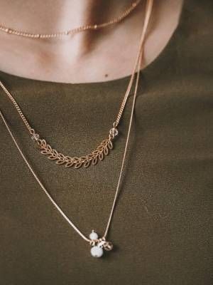 колье с кахолонгом