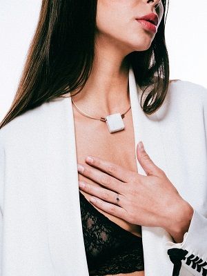 колье с кахолонгом