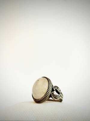 кольцо с кахолонгом