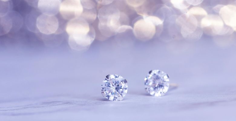 Подходят ли украшения с бриллиантами блондинкам?