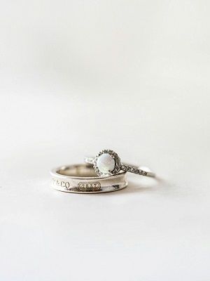 кольцо с кахолонгом