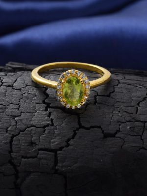 кольцо с хризолитом