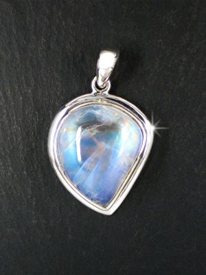 подвеска с лунным камнем