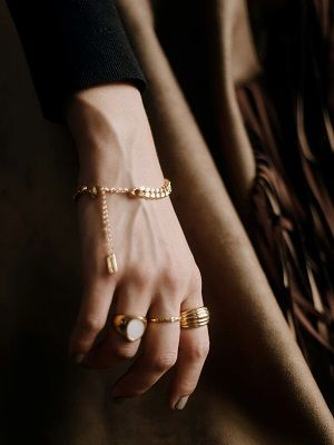 золотой браслет