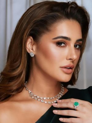 колье с бриллиантом