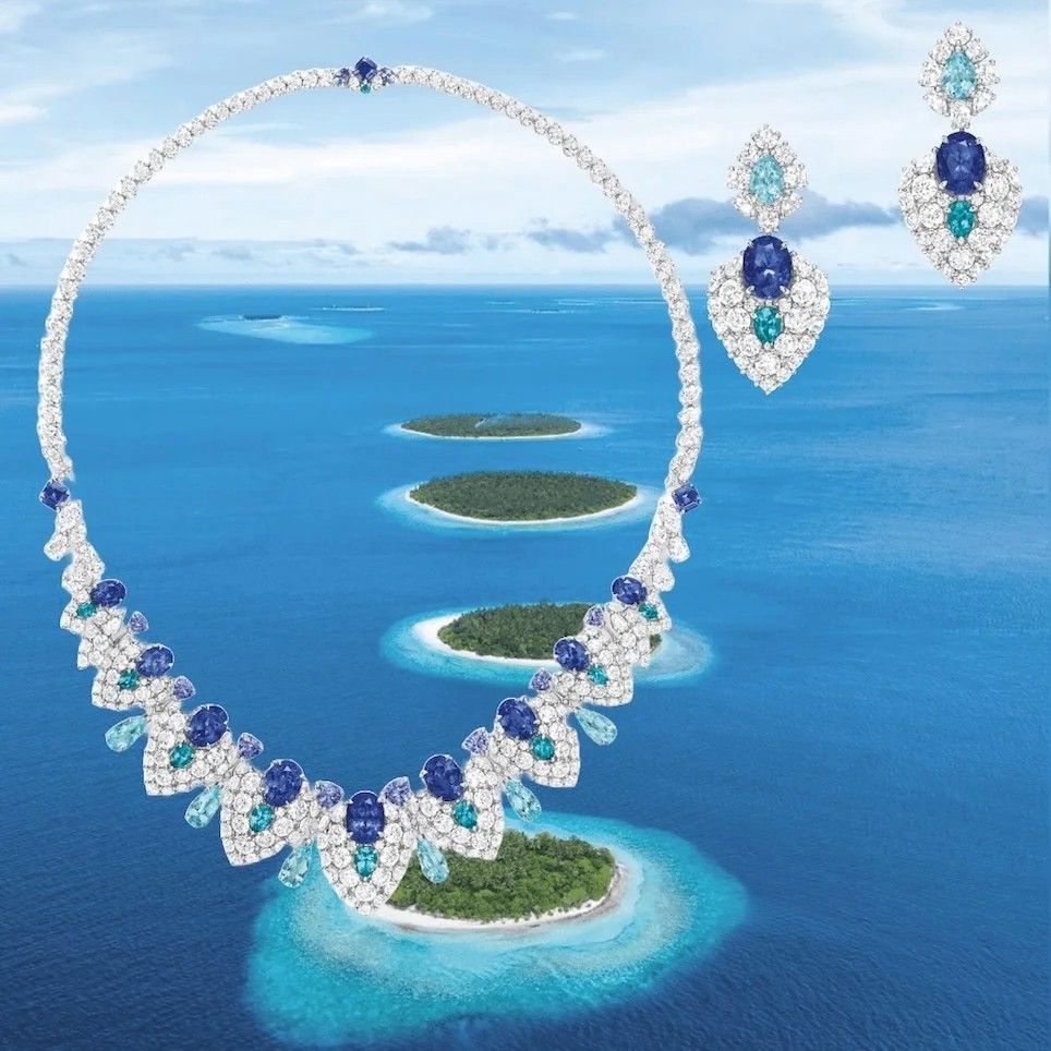 Волнообразный силуэт комплекта Maldives / © Harry Winston