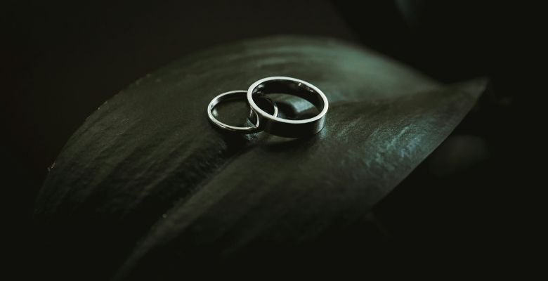 кольца к серебряному маникюру