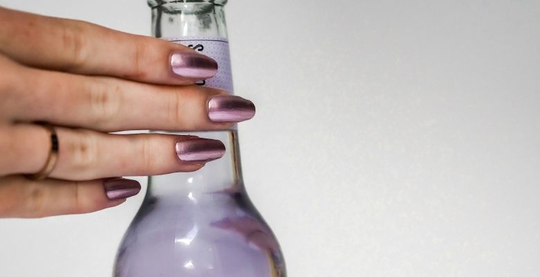 Какие кольца лучше выбирать к сиреневому маникюру