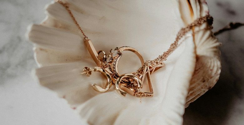 Найти золотые украшения: что гласят приметы?