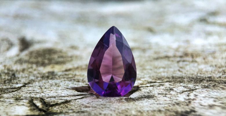 Кольца с фиолетовыми камнями: какие бывают и кому пойдут