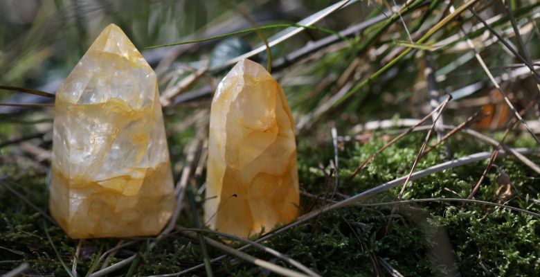 Подходят ли украшения с цитрином брюнеткам?