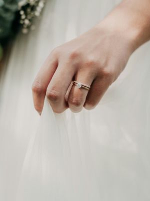 кольцо с бриллиантом