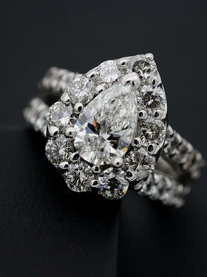 кольцо с бриллиантом