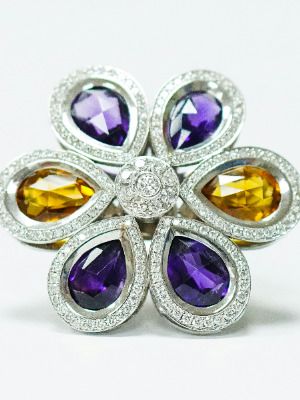 украшение с камнями