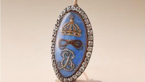 Продана бриллиантовая брошь с 540-летней историей