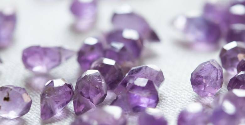 Какие камни не рекомендуется носить Близнецам, рожденным в год Петуха