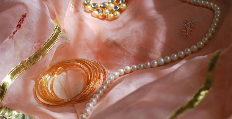 Какие камни не рекомендуется носить Скорпионам, рожденным в год Дракона