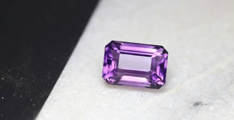 Какие камни не рекомендуется носить Скорпионам, рожденным в год Петуха