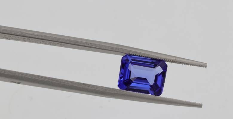 Какие камни не рекомендуется носить Змееносцам, рожденным в год Быка