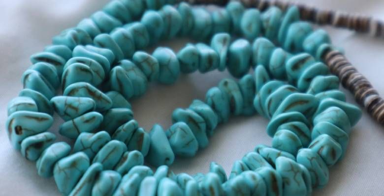 Какие камни не рекомендуется носить Змееносцам, рожденным в год Собаки