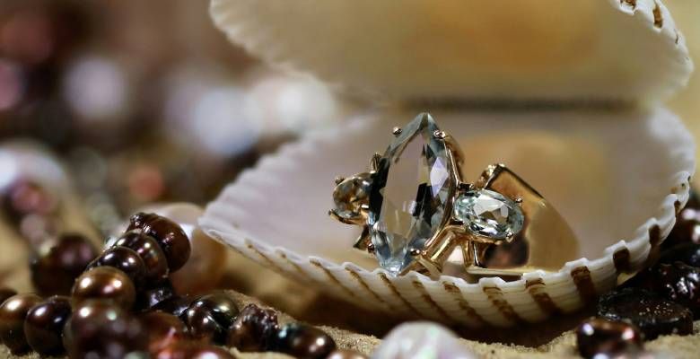 Какие камни не рекомендуется носить Змееносцам, рожденным в год Свиньи