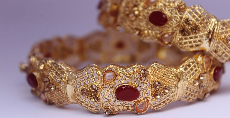 Какие камни не рекомендуется носить Водолеям, рожденным в год Быка