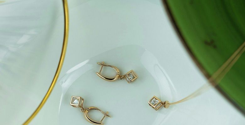 Какие камни не рекомендуется носить Водолеям, рожденным в год Свиньи