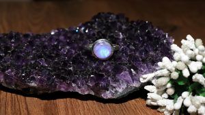 Какие камни не рекомендуется носить Ракам, рожденным в год Петуха