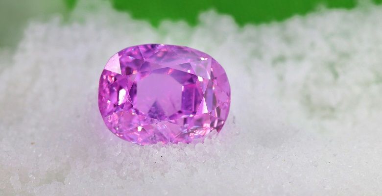 Какие камни не рекомендуется носить Девам, рожденным в год Петуха